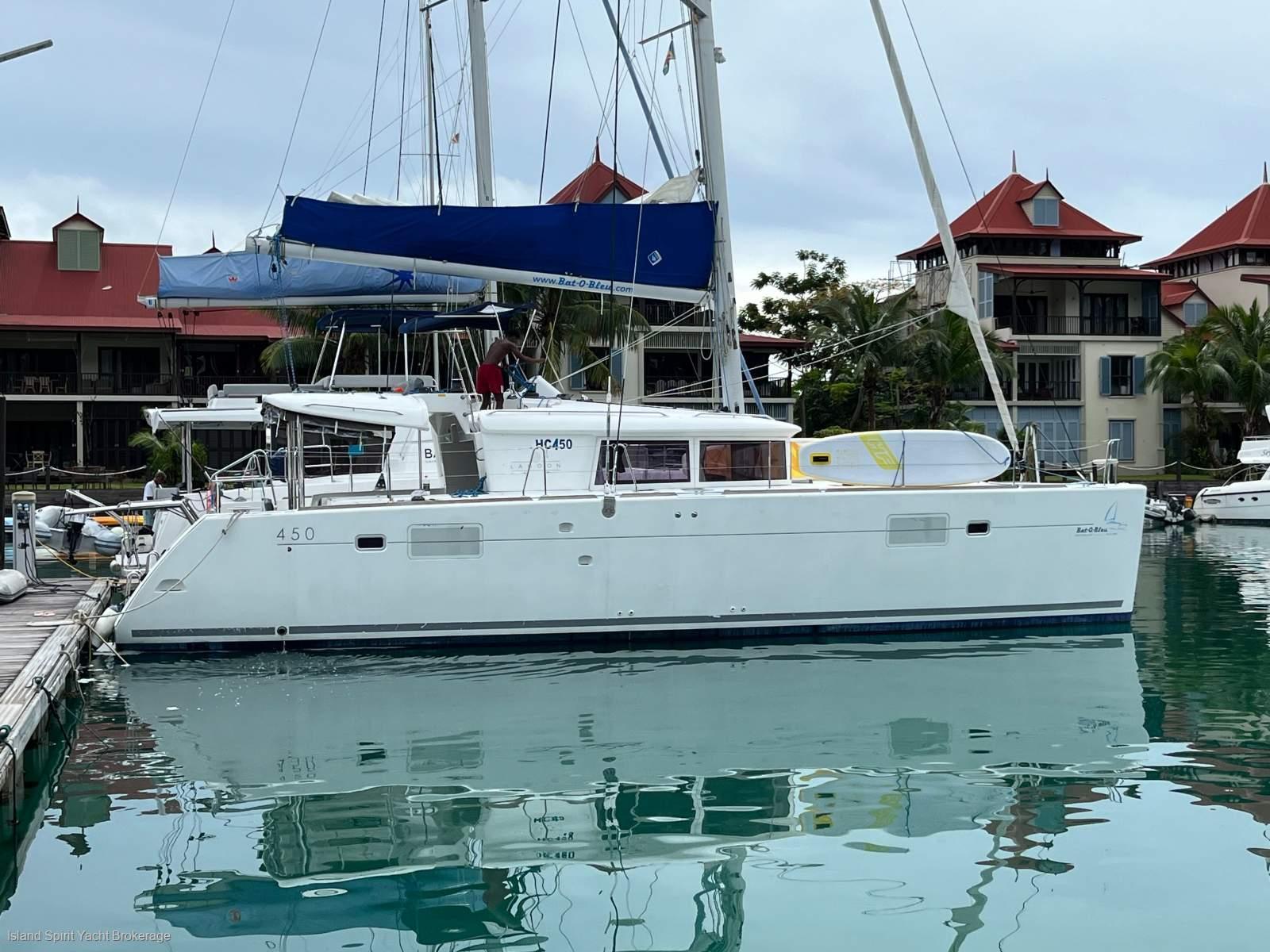 Lagoon 450F Muzikal