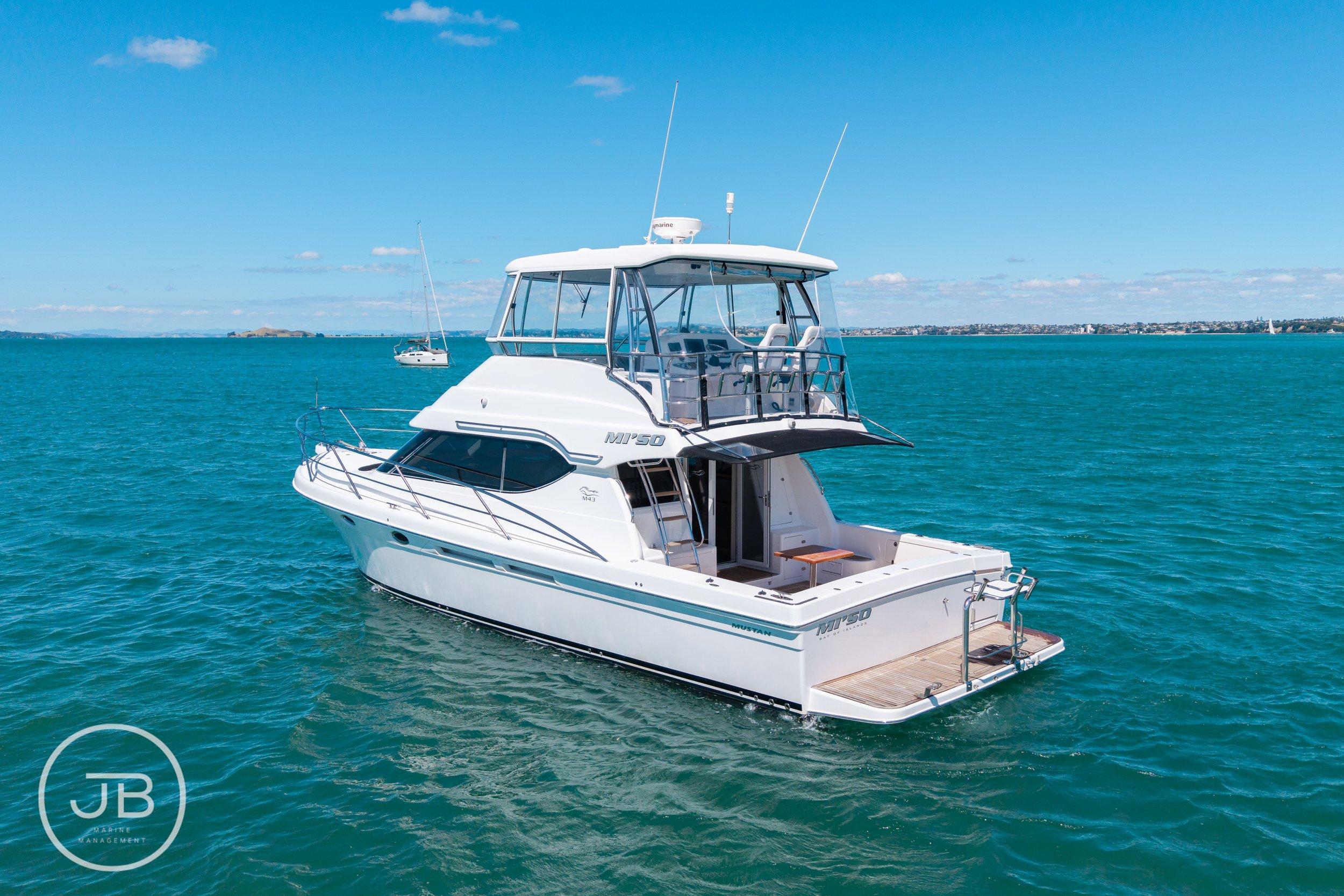 Mustang 43 Flybridge