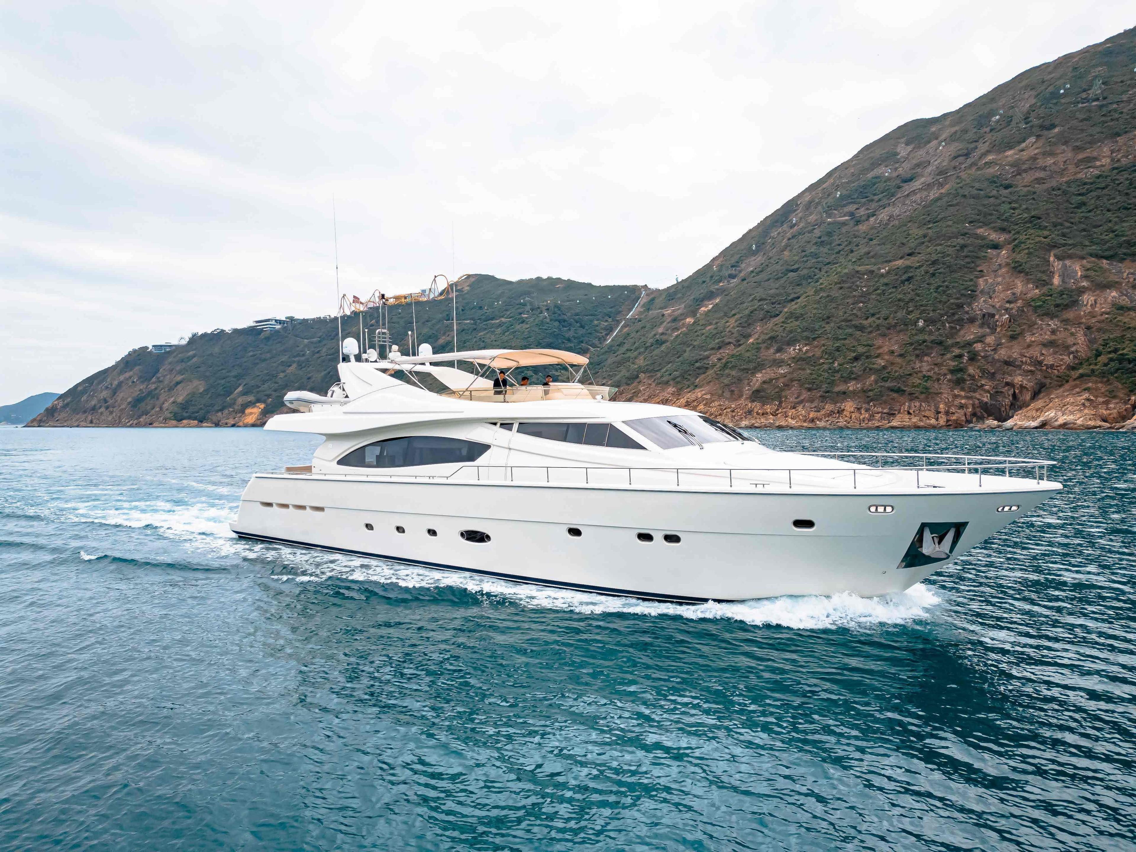 Ferretti 880