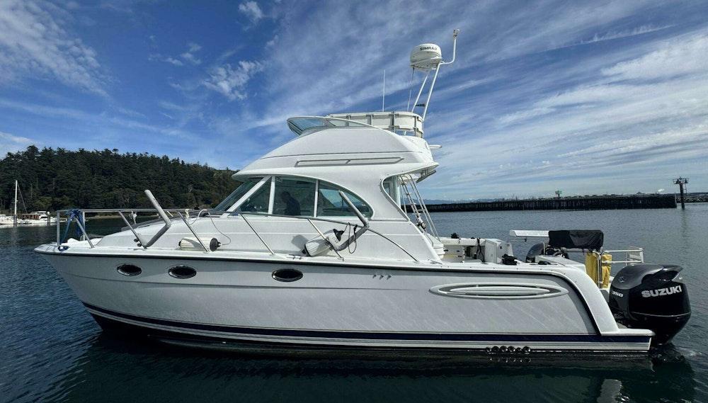 Glacier Bay 3490 flybridge power cat sport cruiser