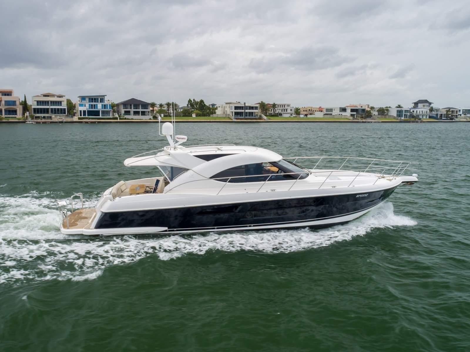 Riviera 5000 Sport Yacht