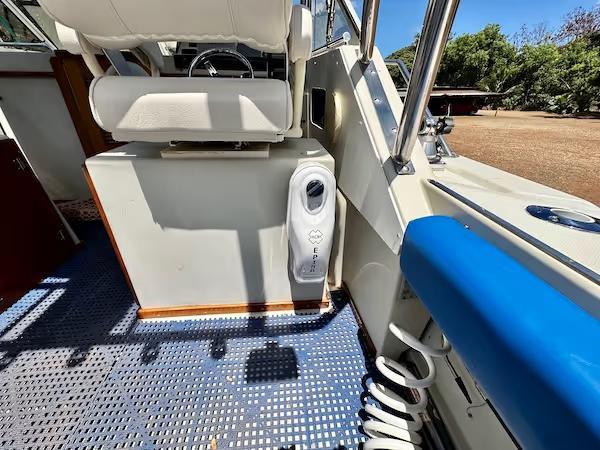 Boston Whaler 27 Cuddy
