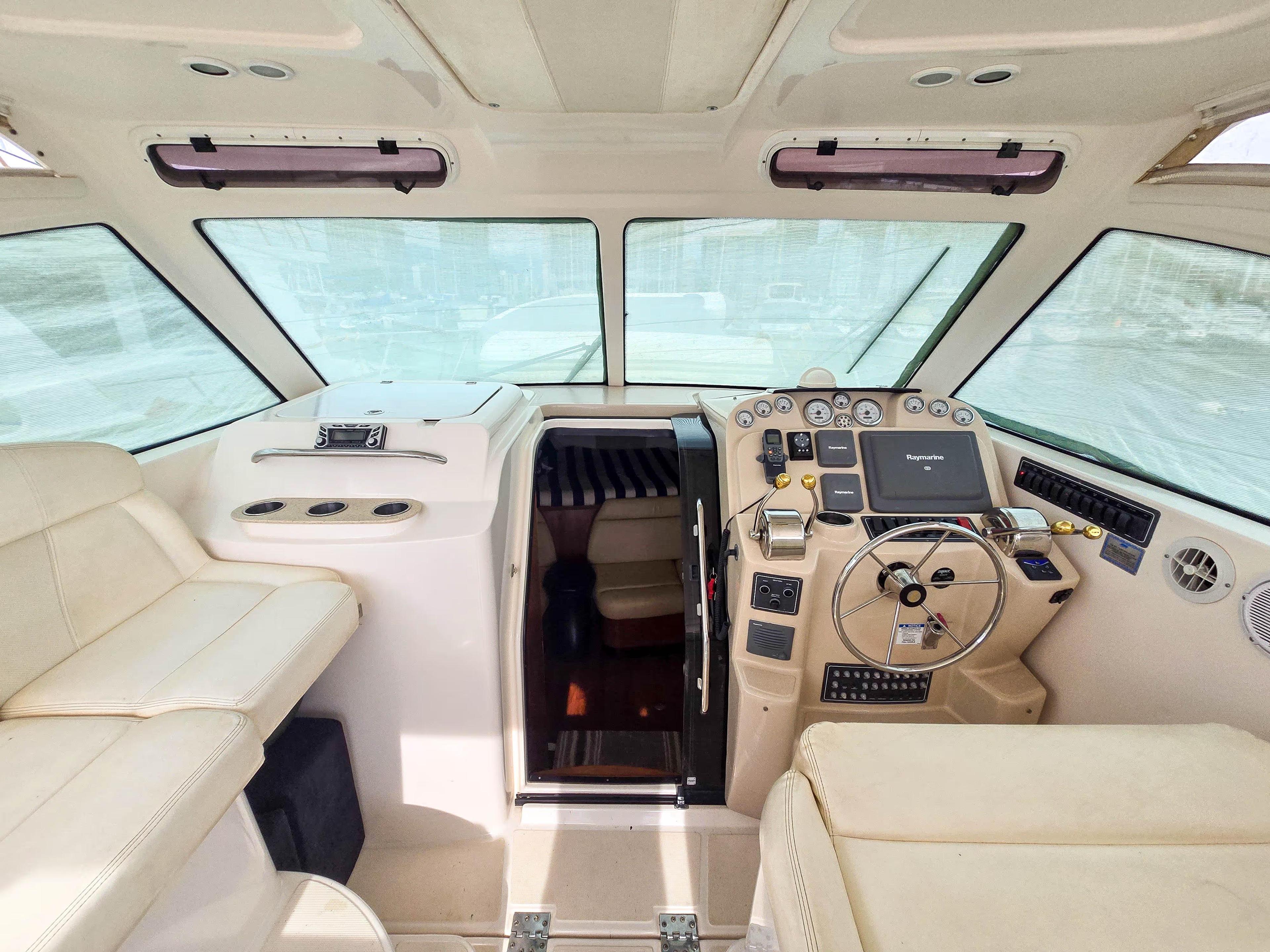 Tiara 3000 Open