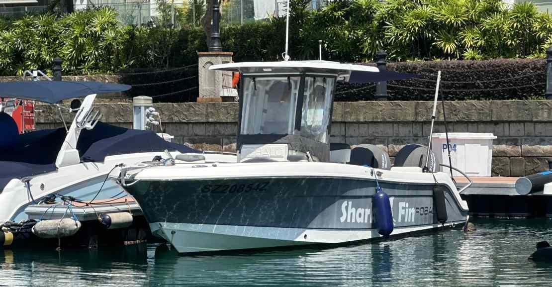 Robalo R242