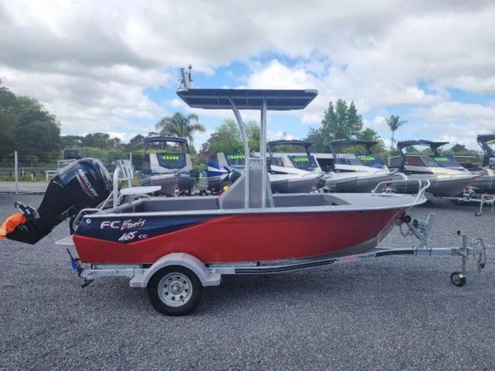 Fin Chaser 465 Center Console