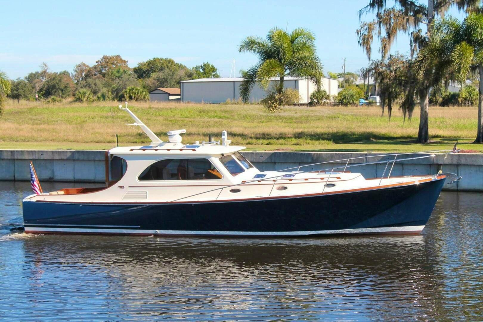 Hinckley Talaria 44 Motor Yacht