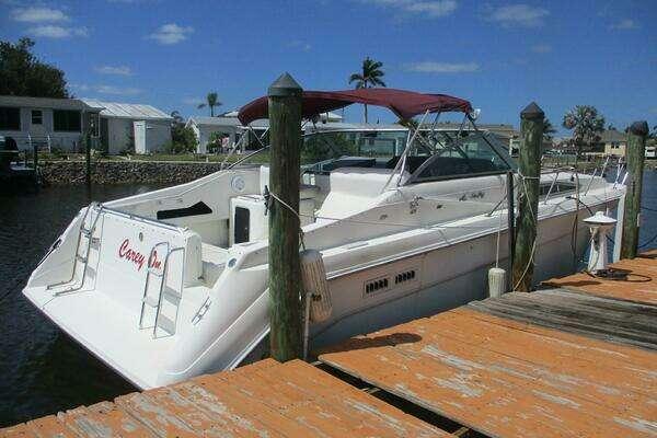 Sea Ray 350 Express Cruiser