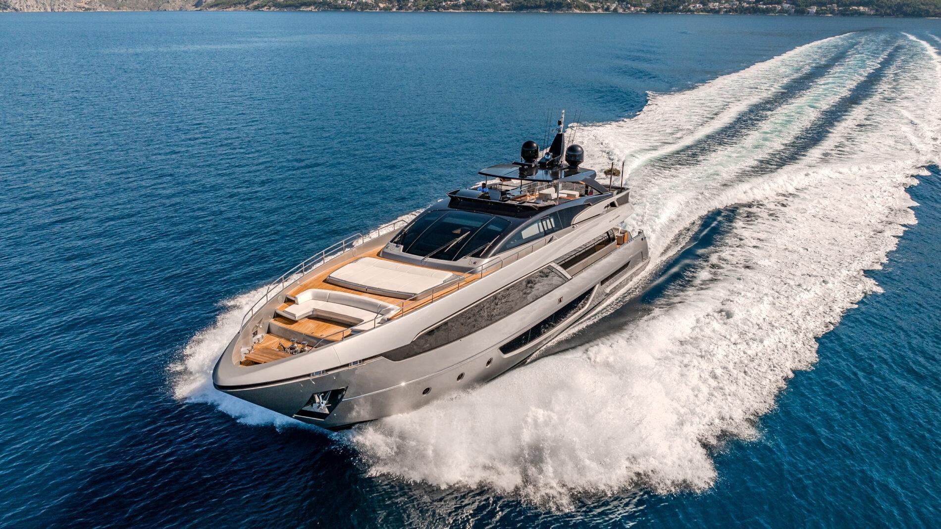 Riva 100' Corsaro