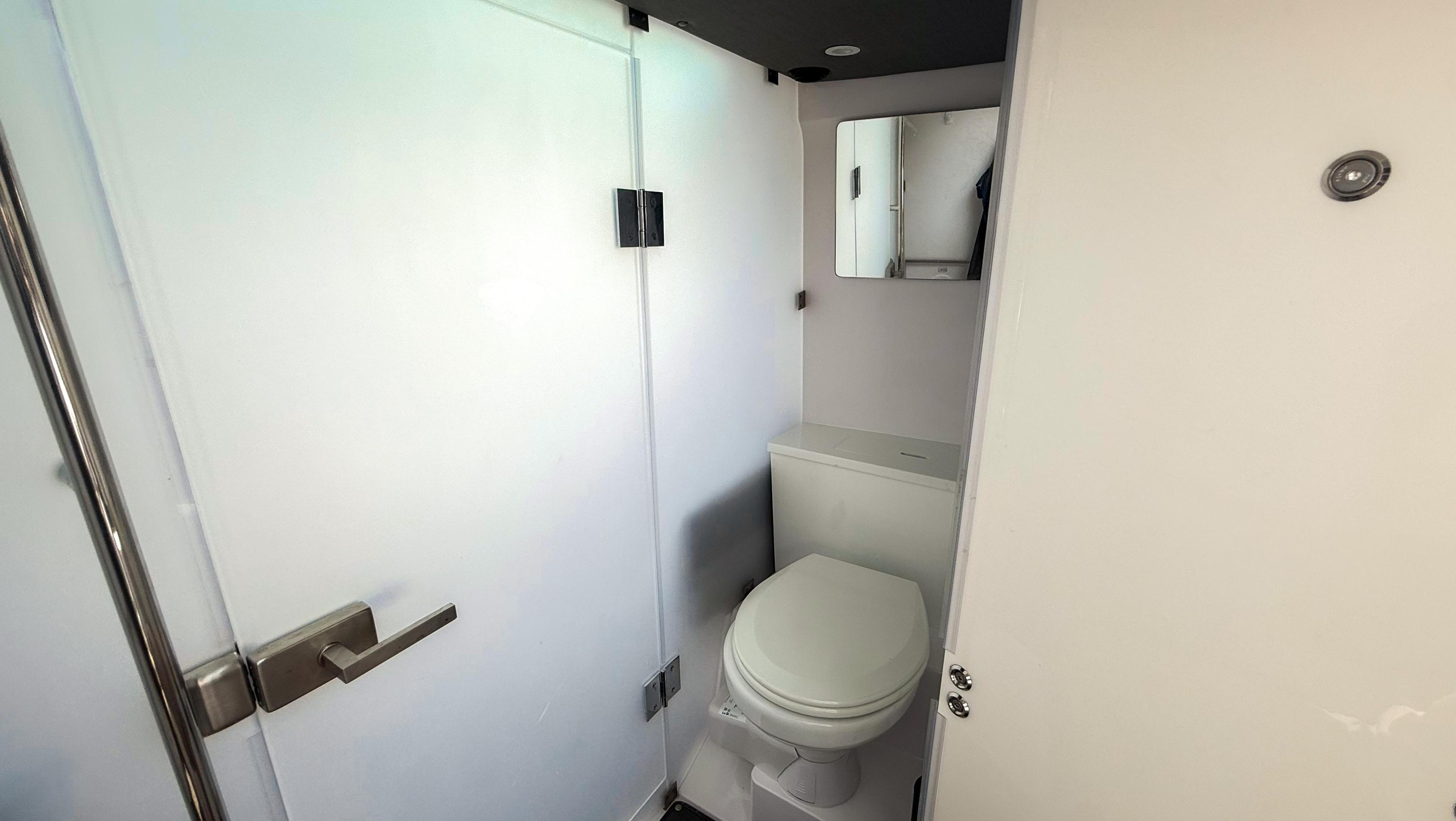 Axopar 37 XC Cross Cabin