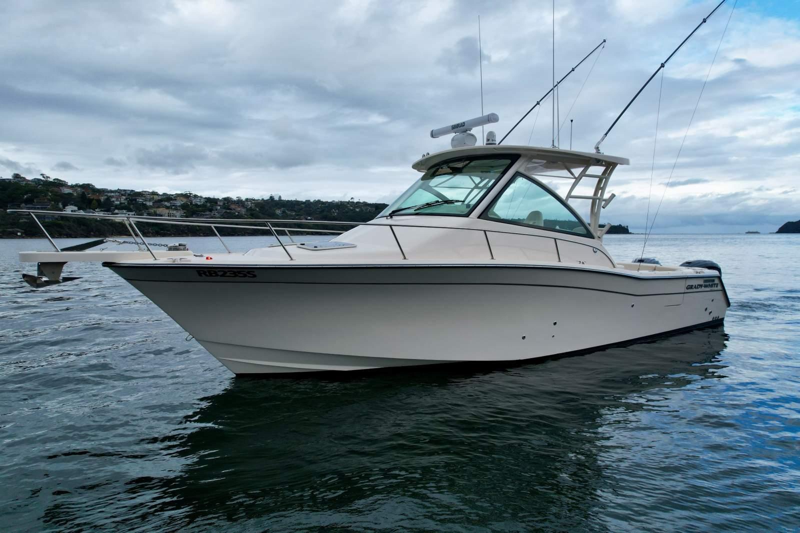 Grady-White Express 330