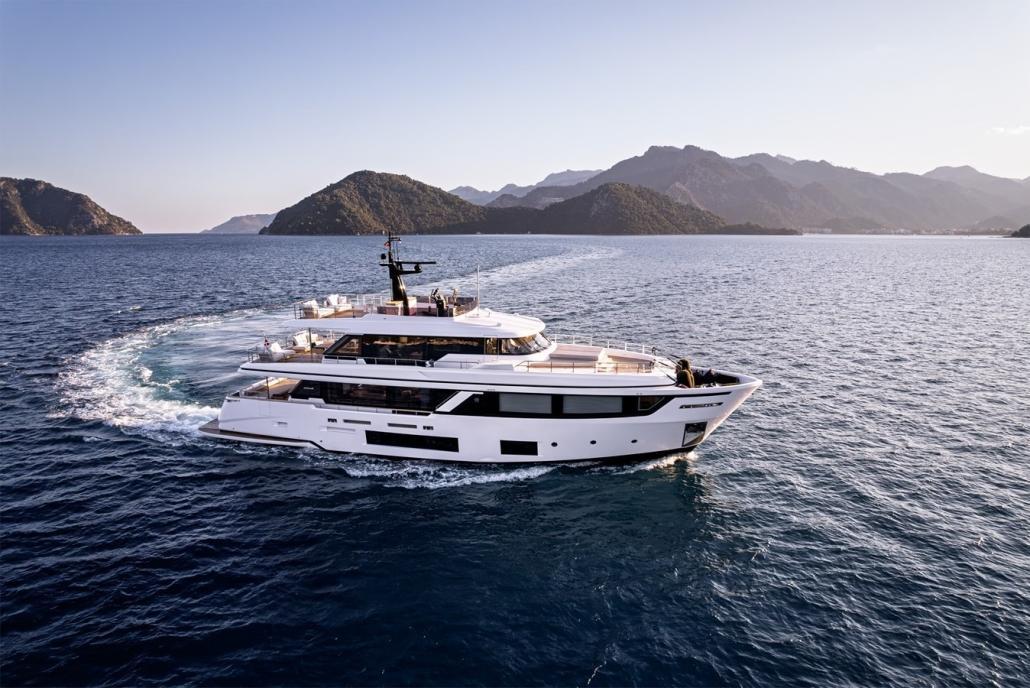 Ferretti Custom Line Navetta 30