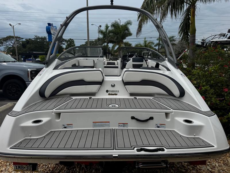 Thumbnail 3 - Yamaha Boats AR195
