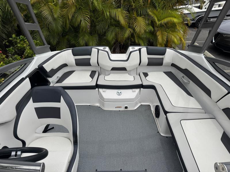 Thumbnail 23 - Yamaha Boats AR195