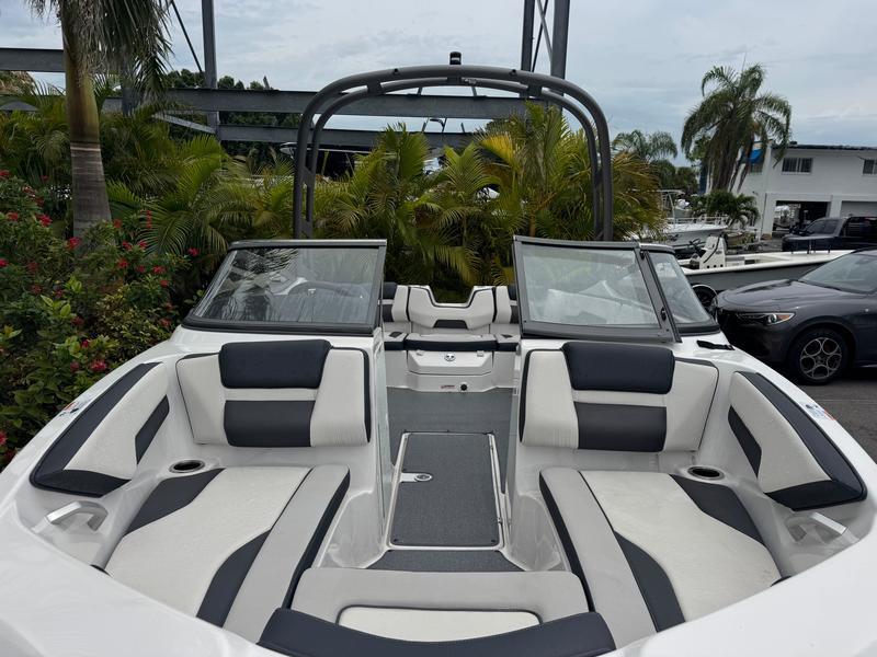 Thumbnail 10 - Yamaha Boats AR195