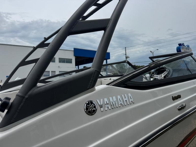 Thumbnail 6 - Yamaha Boats AR195