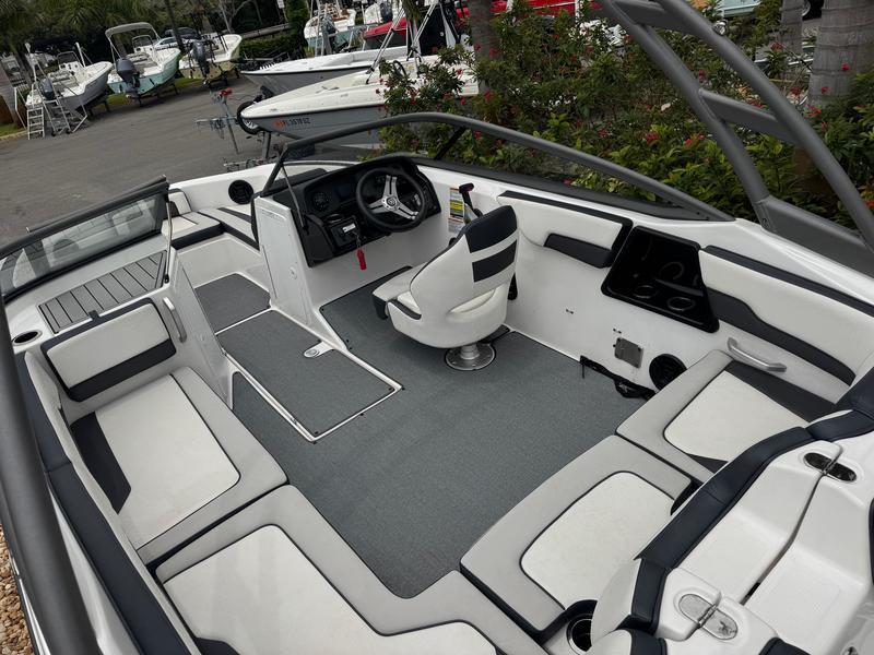 Thumbnail 14 - Yamaha Boats AR195