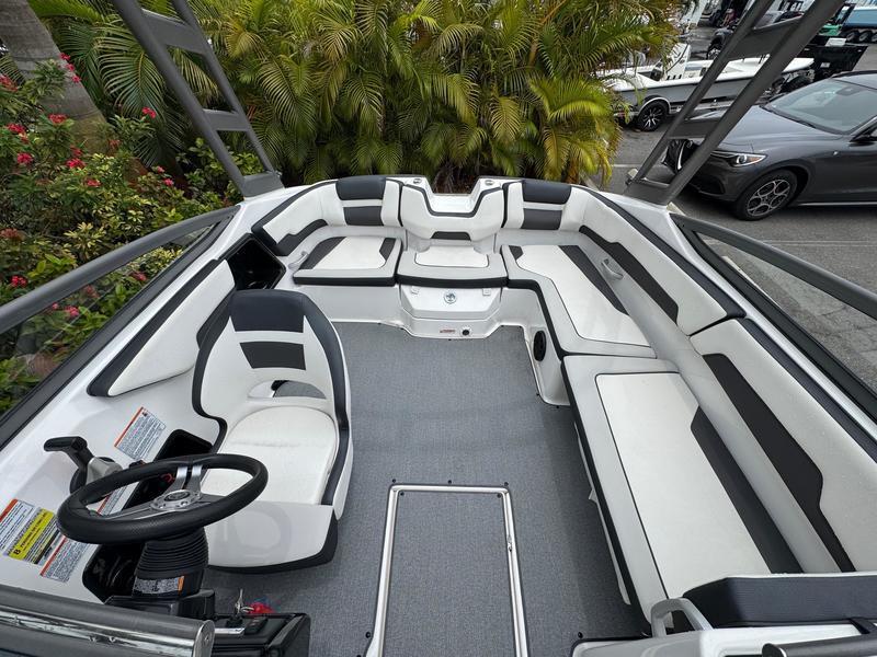 Thumbnail 22 - Yamaha Boats AR195