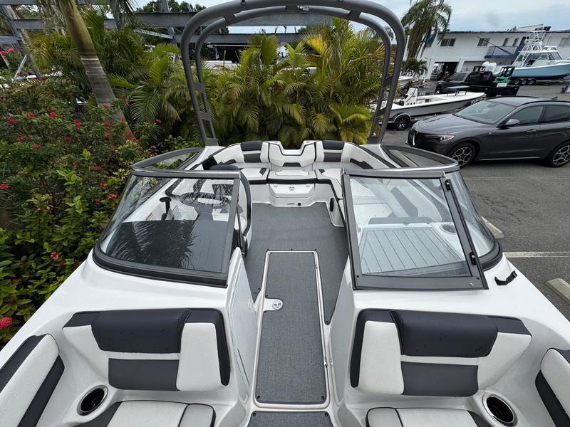 Thumbnail 20 - Yamaha Boats AR195