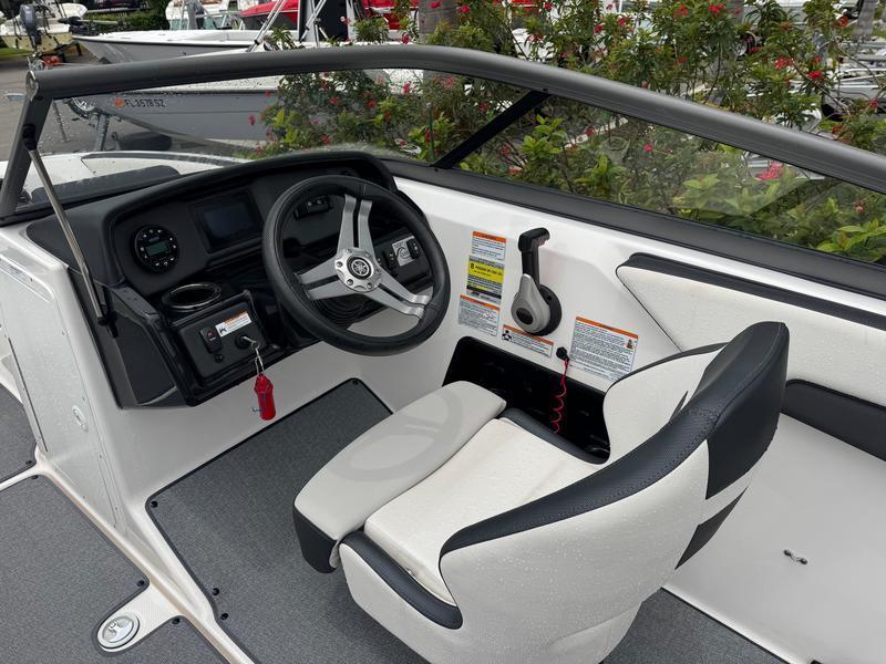 Thumbnail 15 - Yamaha Boats AR195