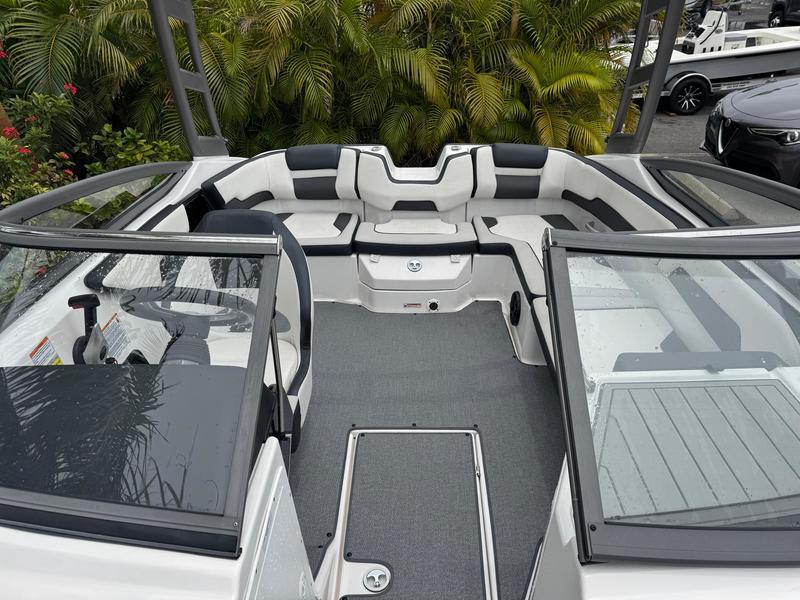 Thumbnail 21 - Yamaha Boats AR195