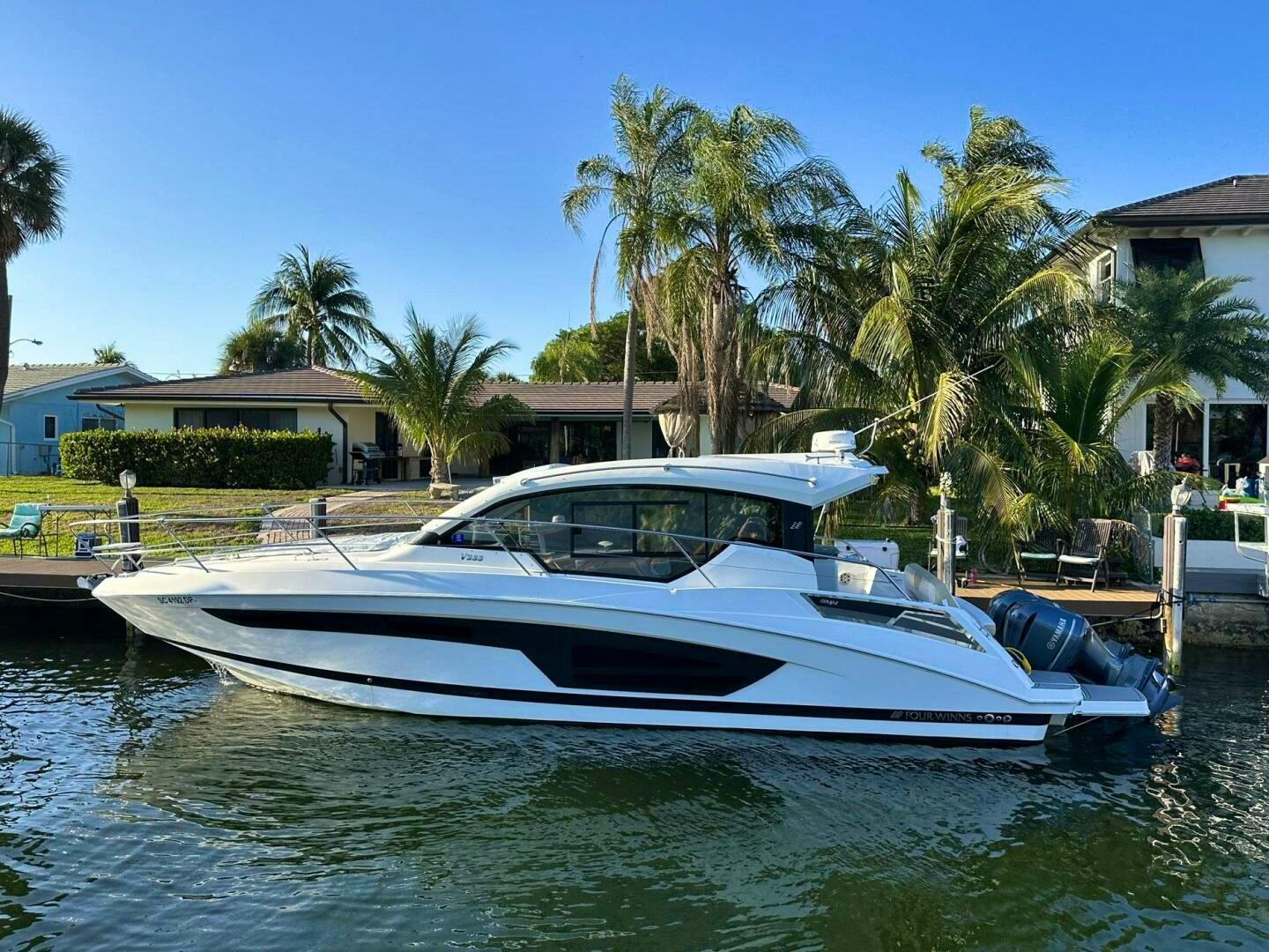 Four Winns Vista 355 Coupe