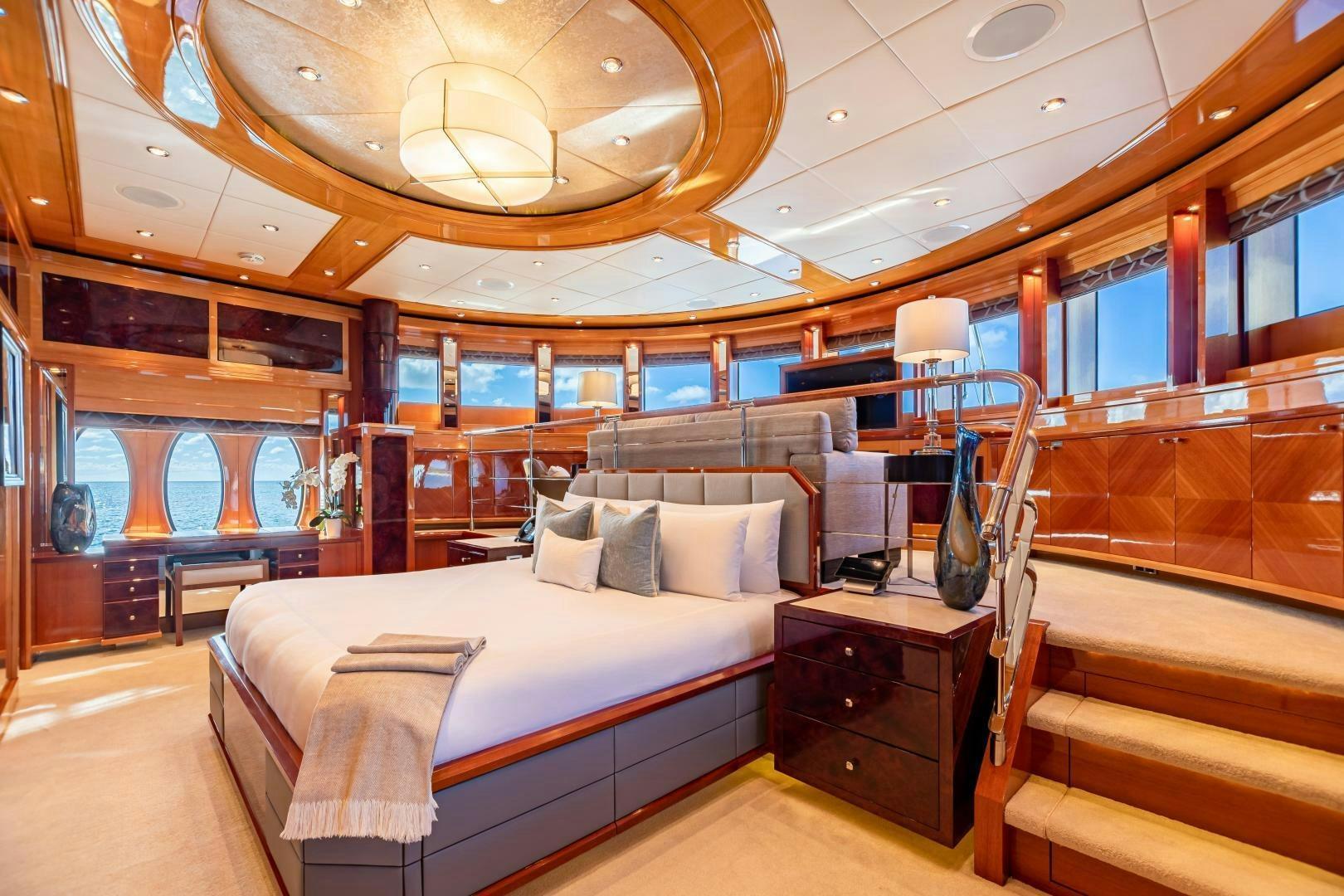 Trinity Yachts Trinity 164