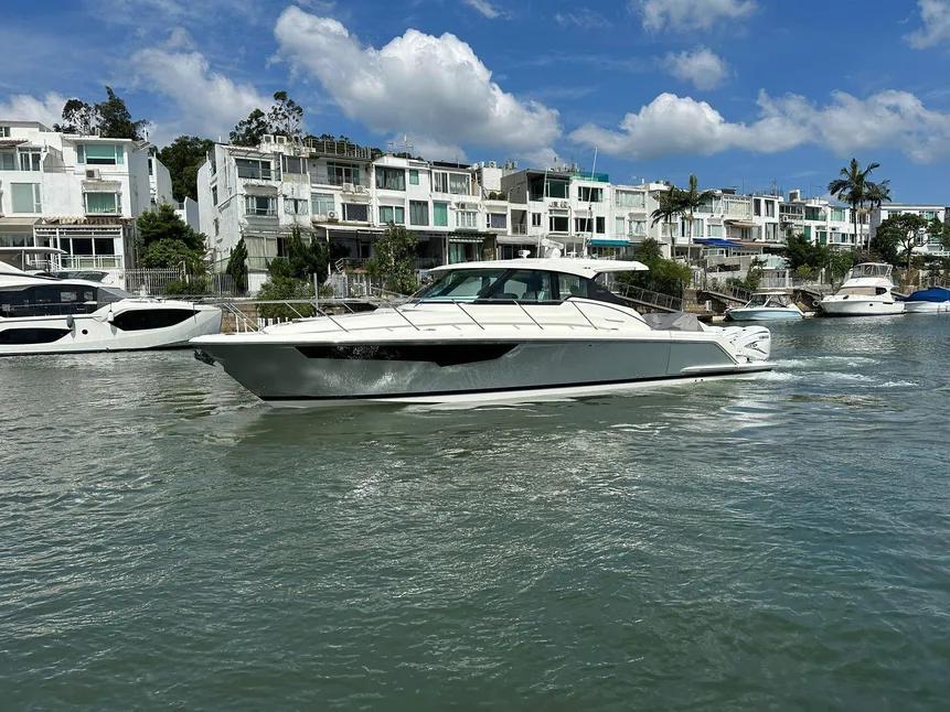 Tiara 43 LE