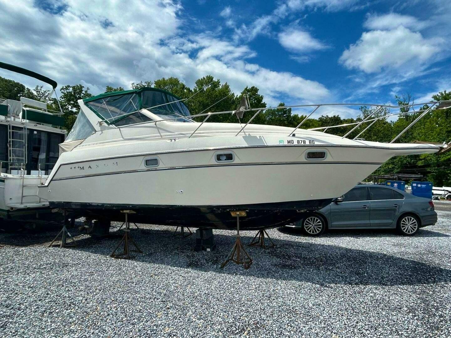 Maxum 2800 SCR