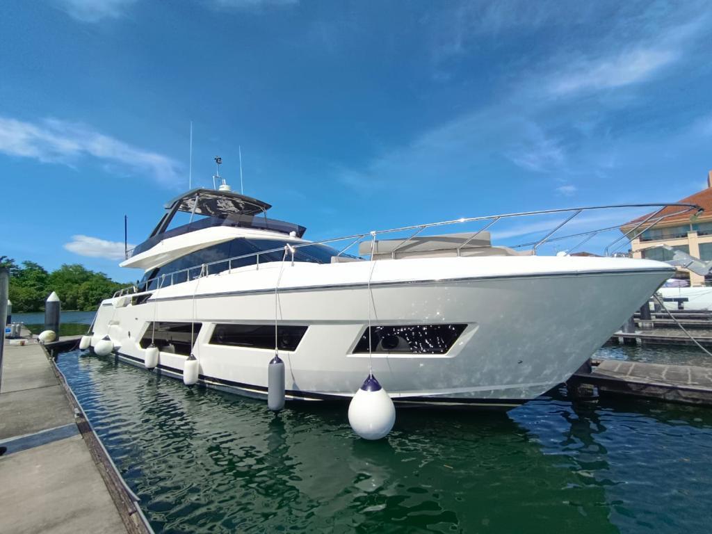 Ferretti 670
