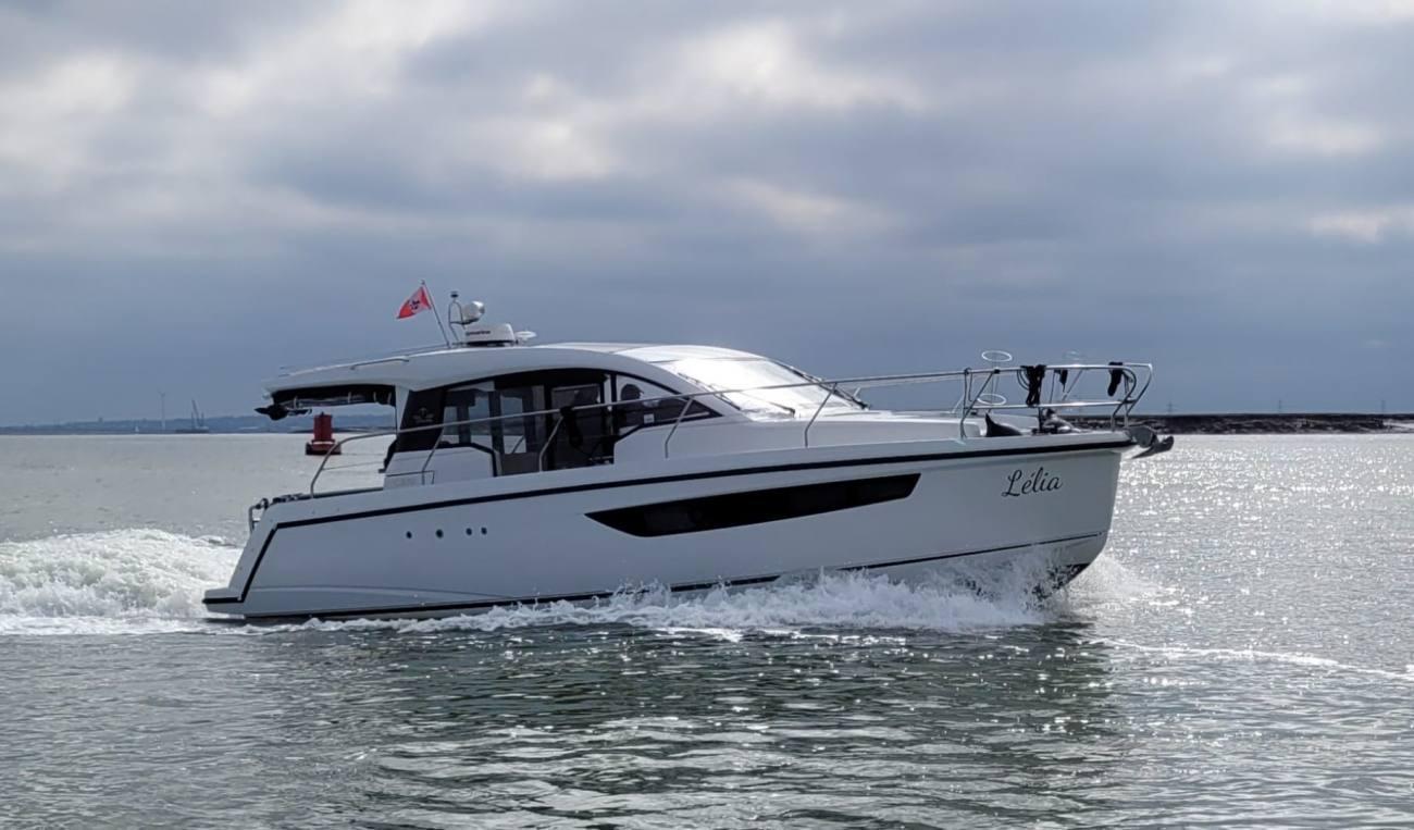 Sealine C330