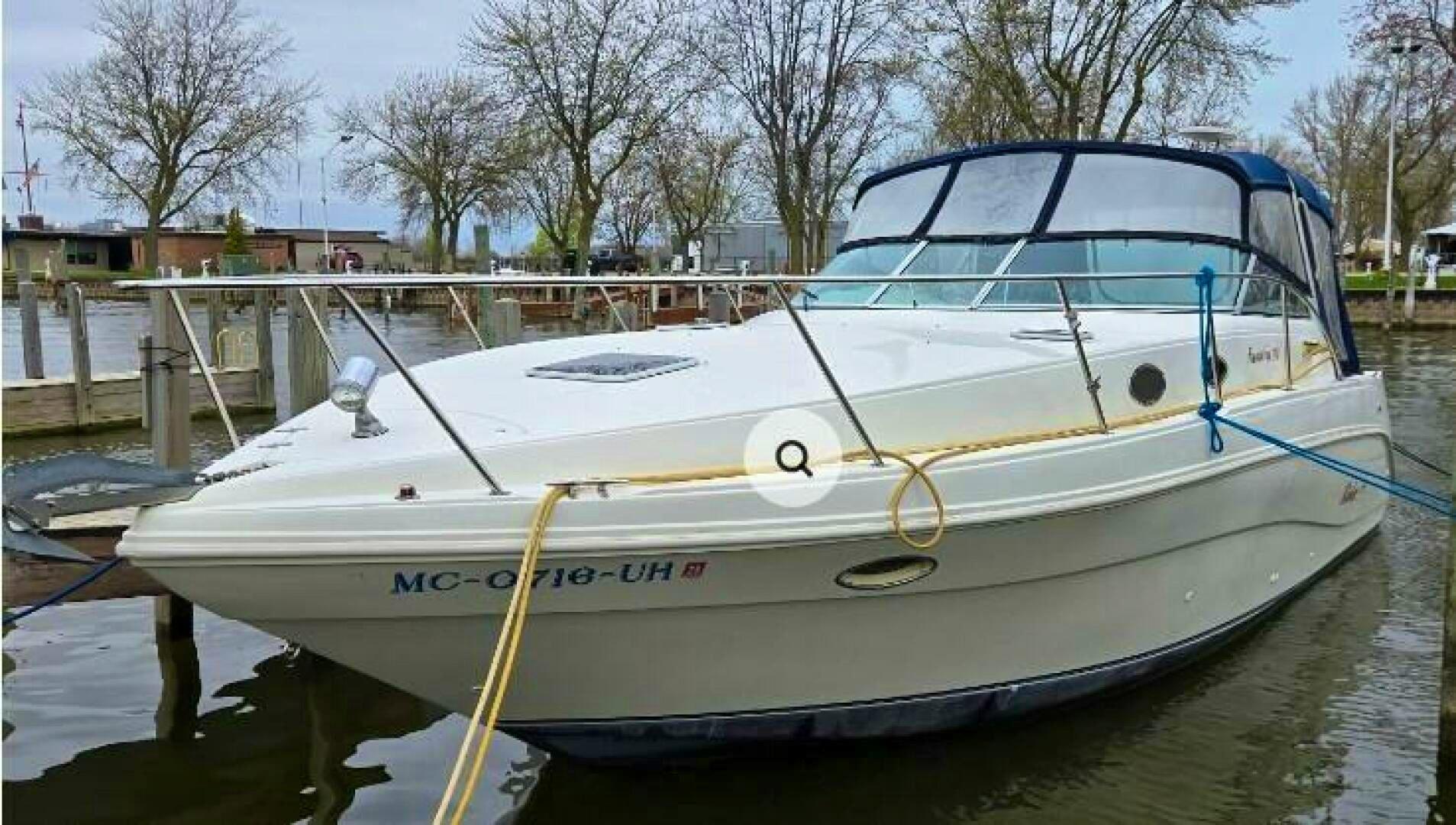 Rinker 330 Fiesta Vee