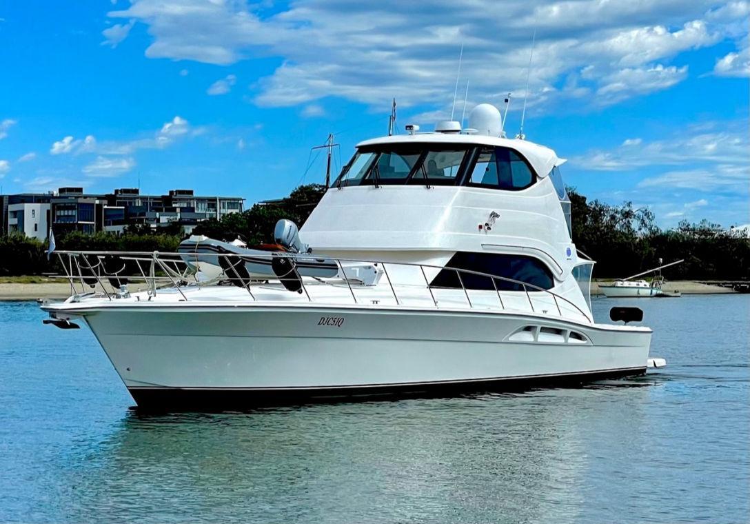 Riviera 51 Enclosed Flybridge