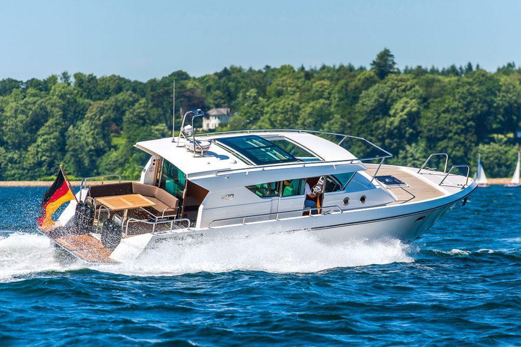Delta Powerboats 400 SW