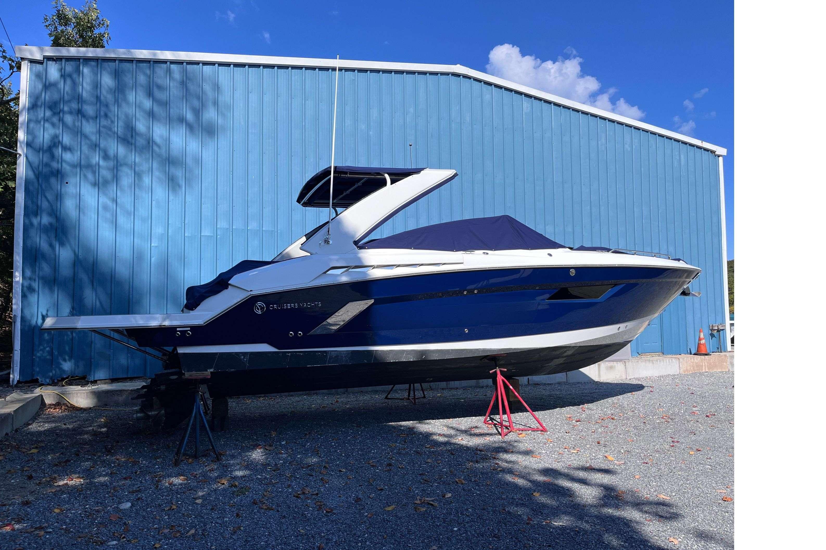 Cruisers Yachts 338 CX IO