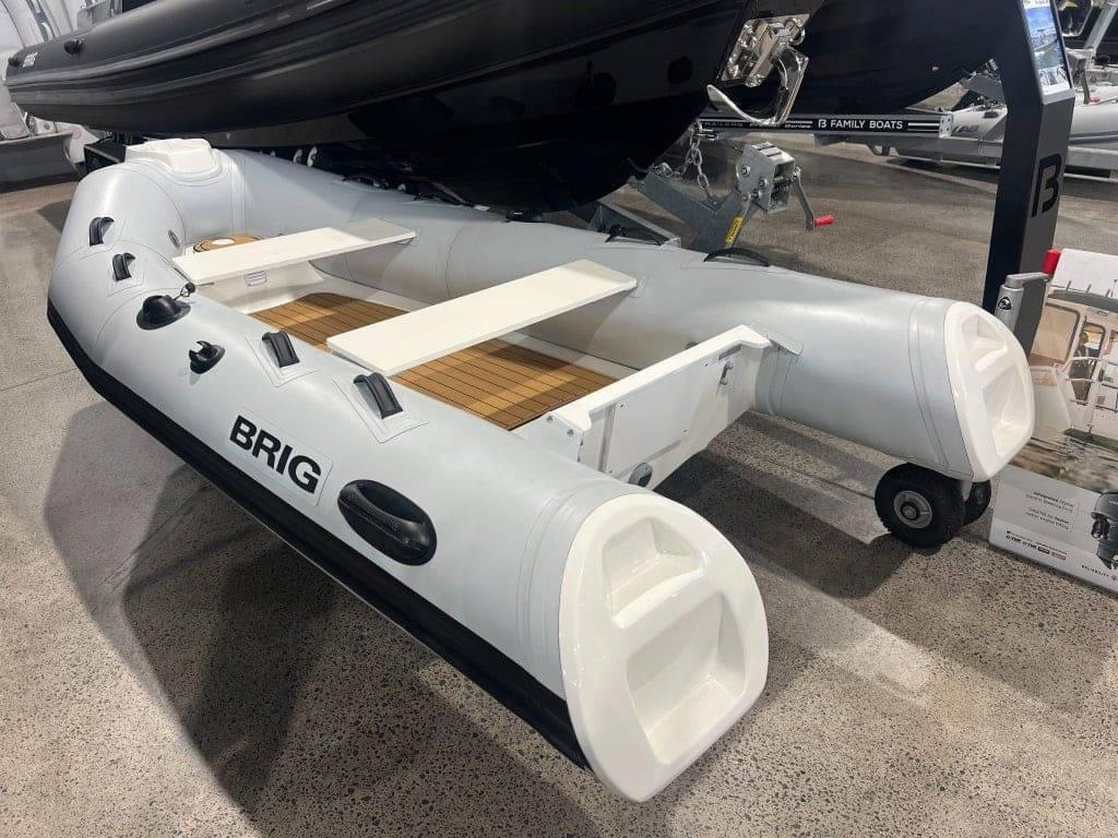 Brig Falcon 330 - Image 1