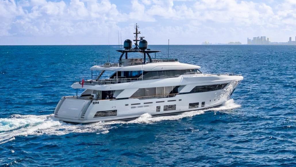 Custom Line Navetta 37