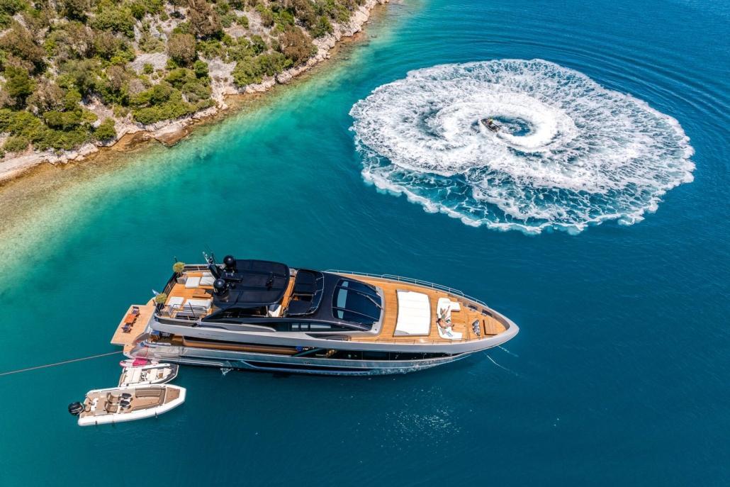 Riva 100 Corsaro
