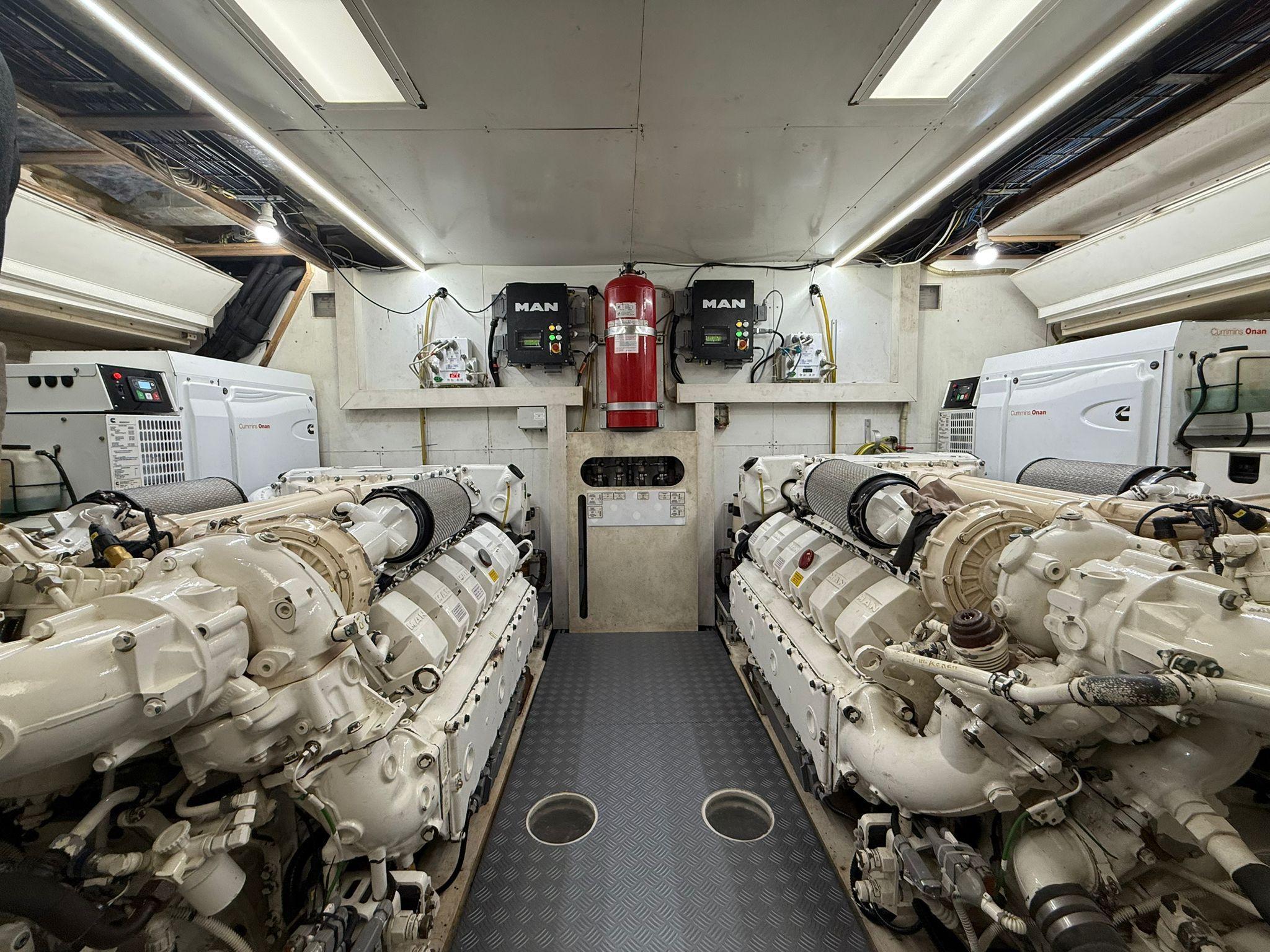 Ferretti Yachts 780