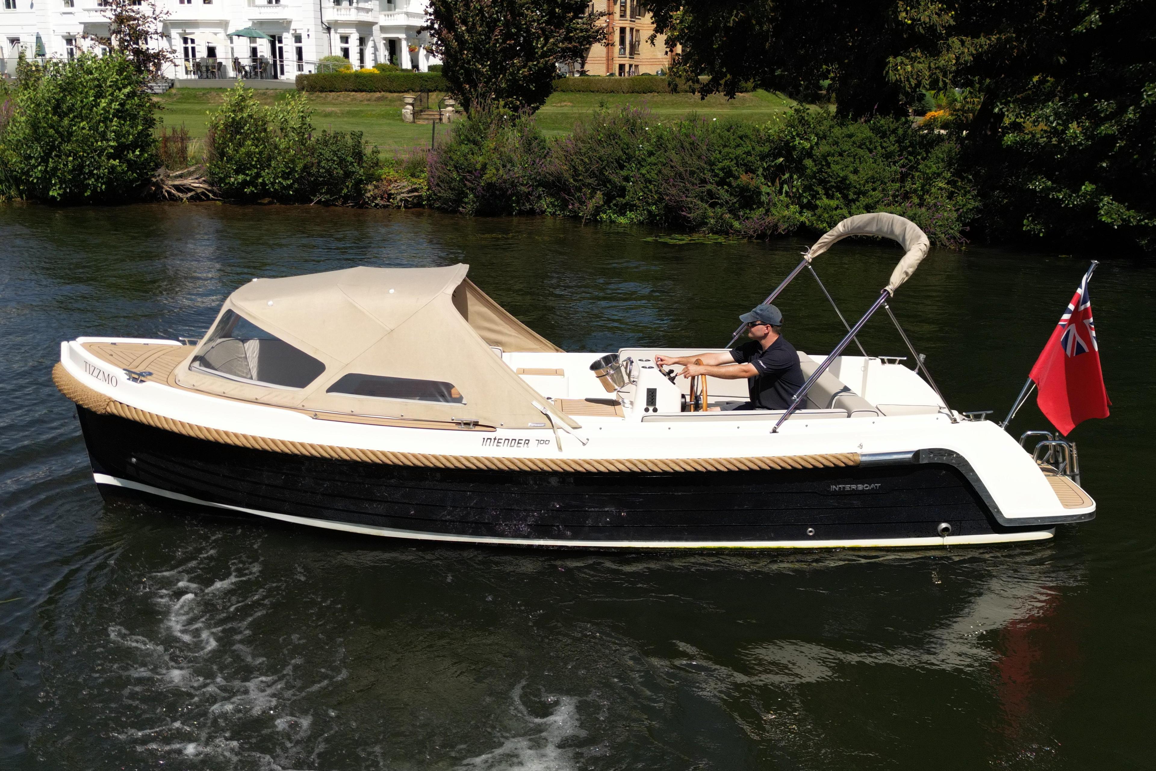 Interboat Intender 700