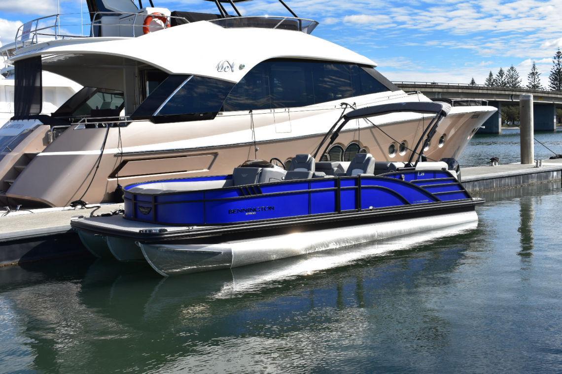 Bennington 25 L Bowrider Fastback