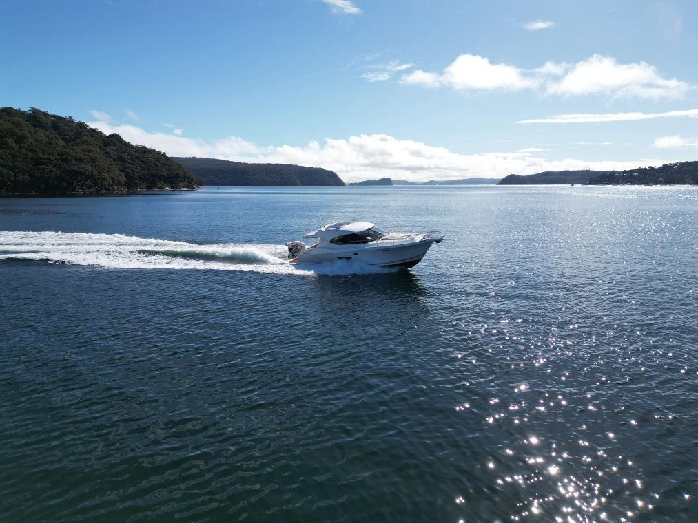 Riviera 4400 Sport Yacht