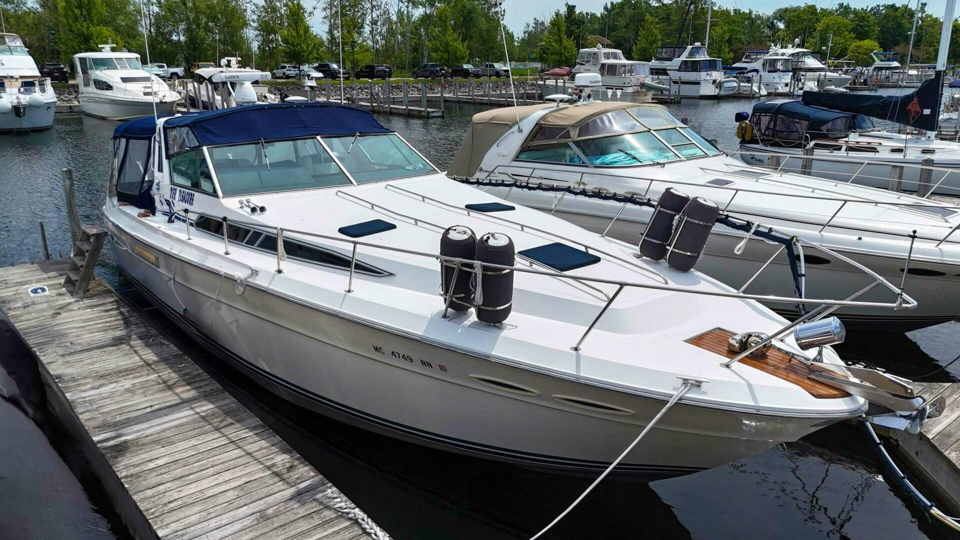 Sea Ray 390 Express Cruiser