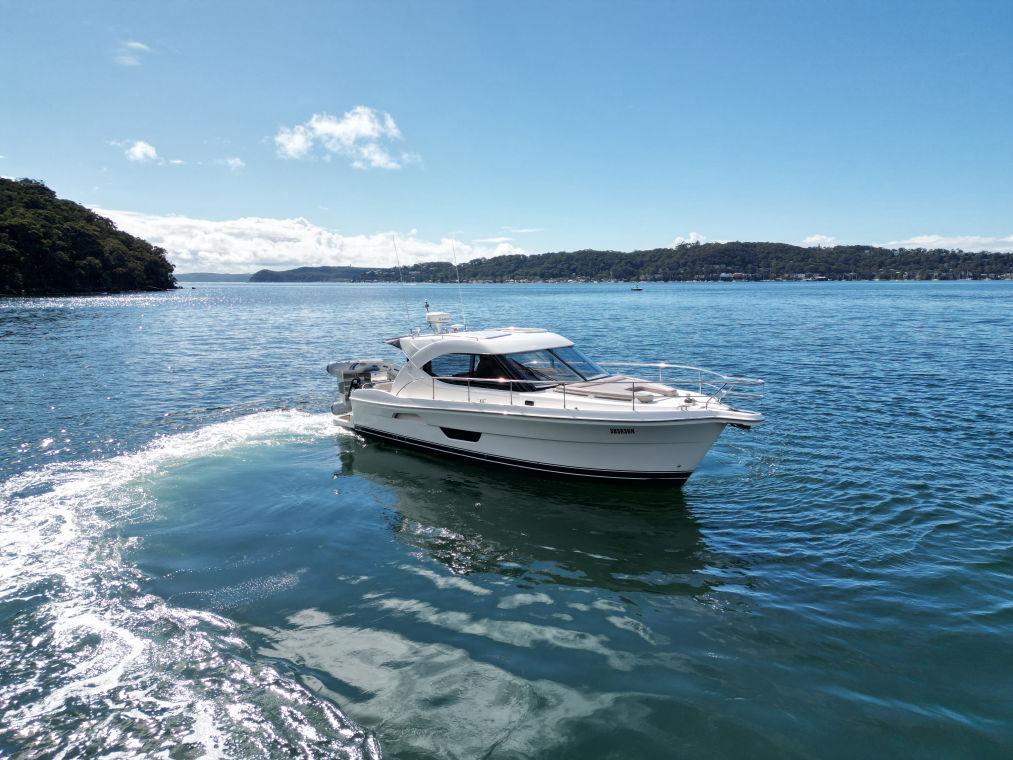 Riviera 3600 Sport Yacht