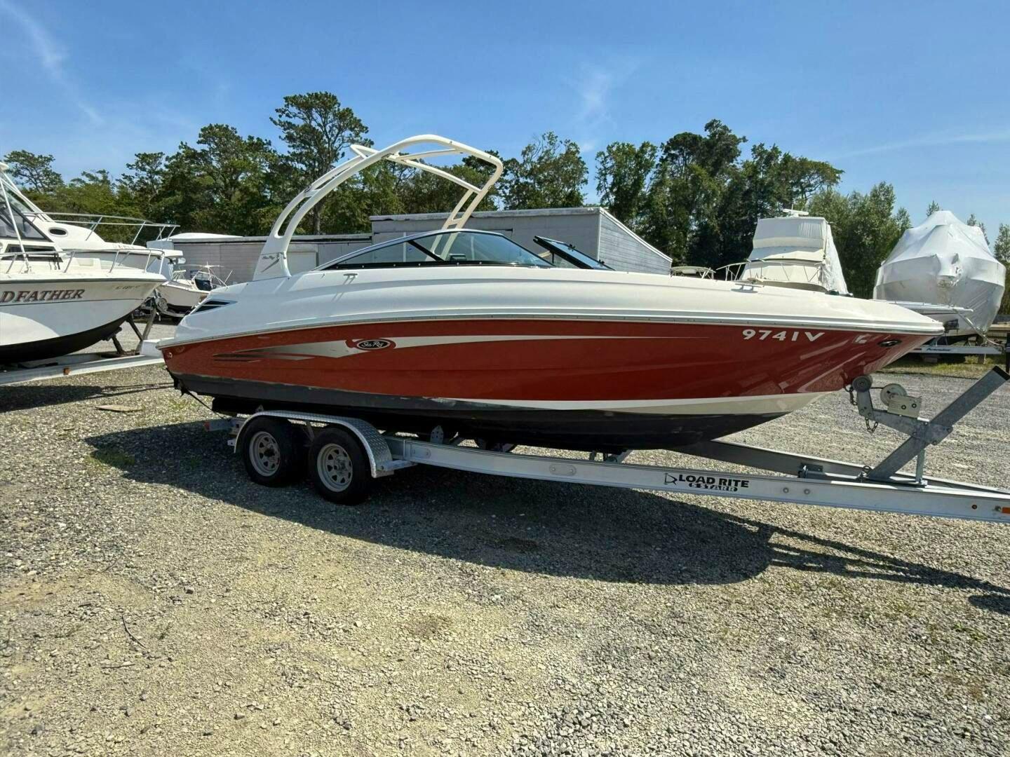 Sea Ray 240 Sun Deck Outboard