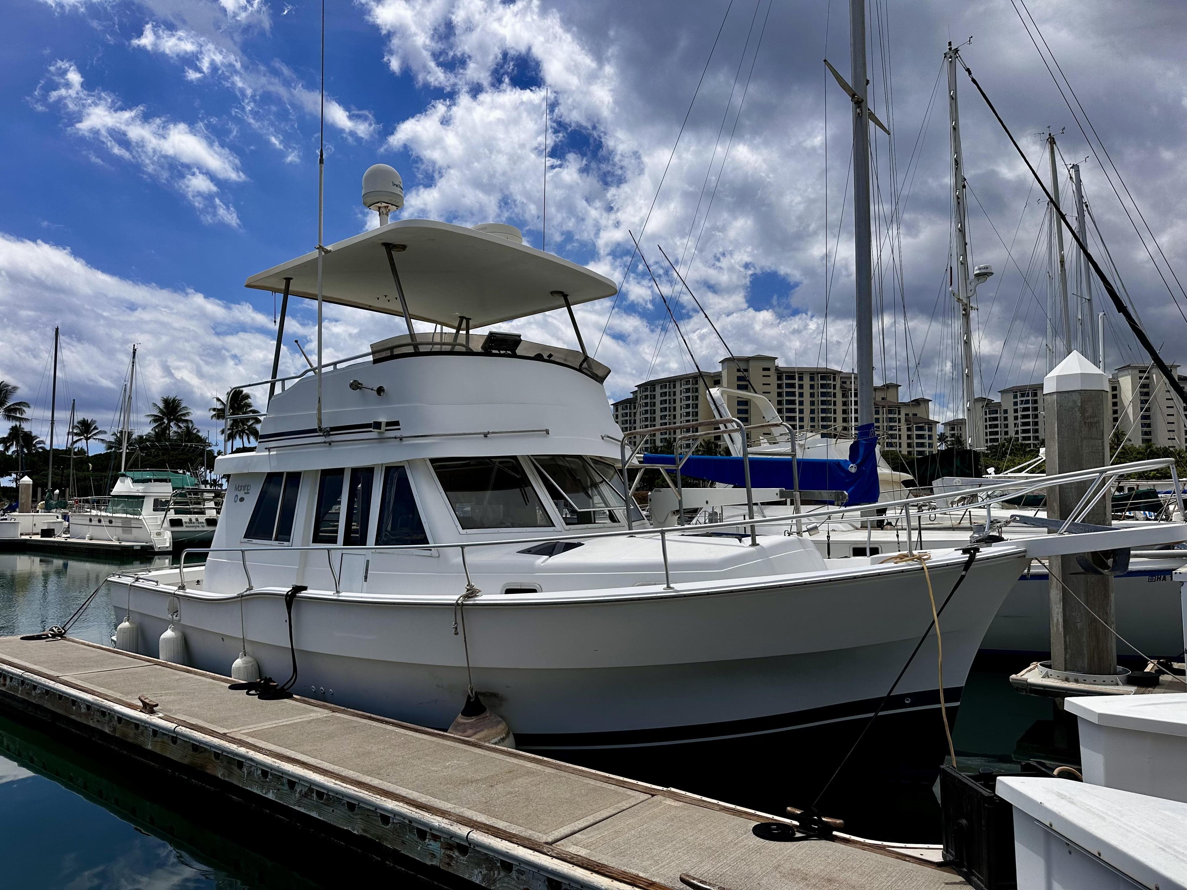 Mainship Corp 390 Trawler
