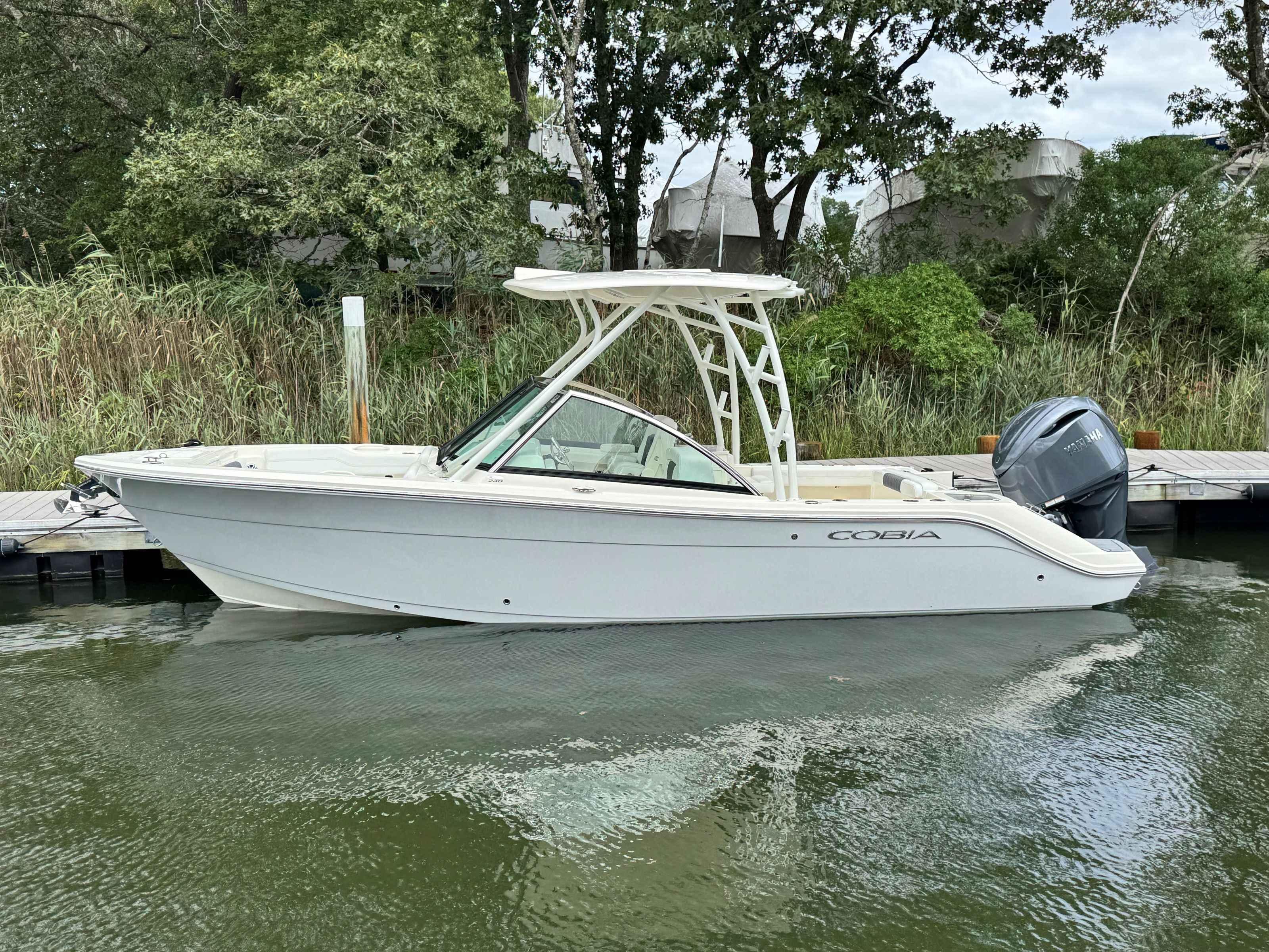 Cobia 240 DC
