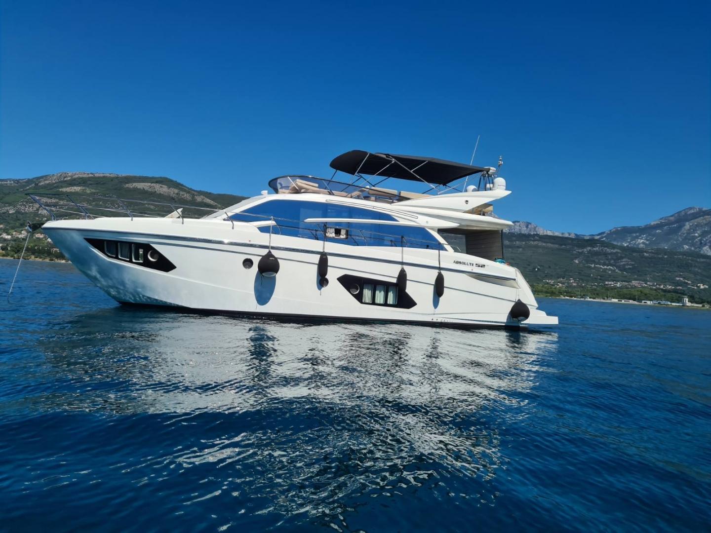 Absolute Yachts 52
