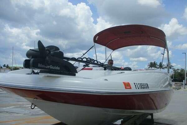 Tahoe 2150 Deck Boat