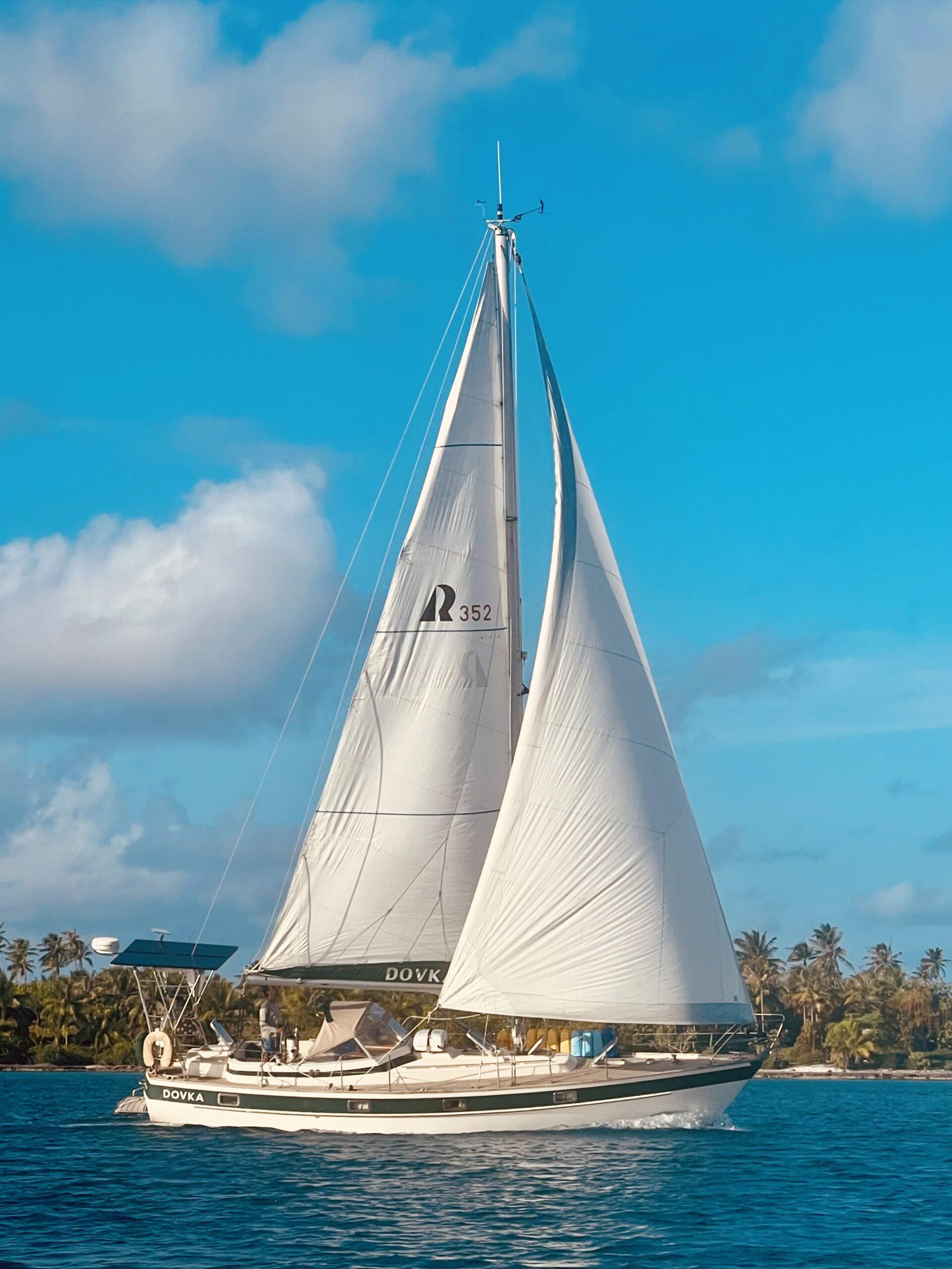 Hallberg Rassy 352