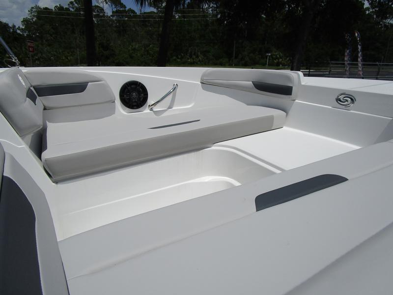 Thumbnail 13 - Hurricane SunDeck Sport OB SS 185 OB